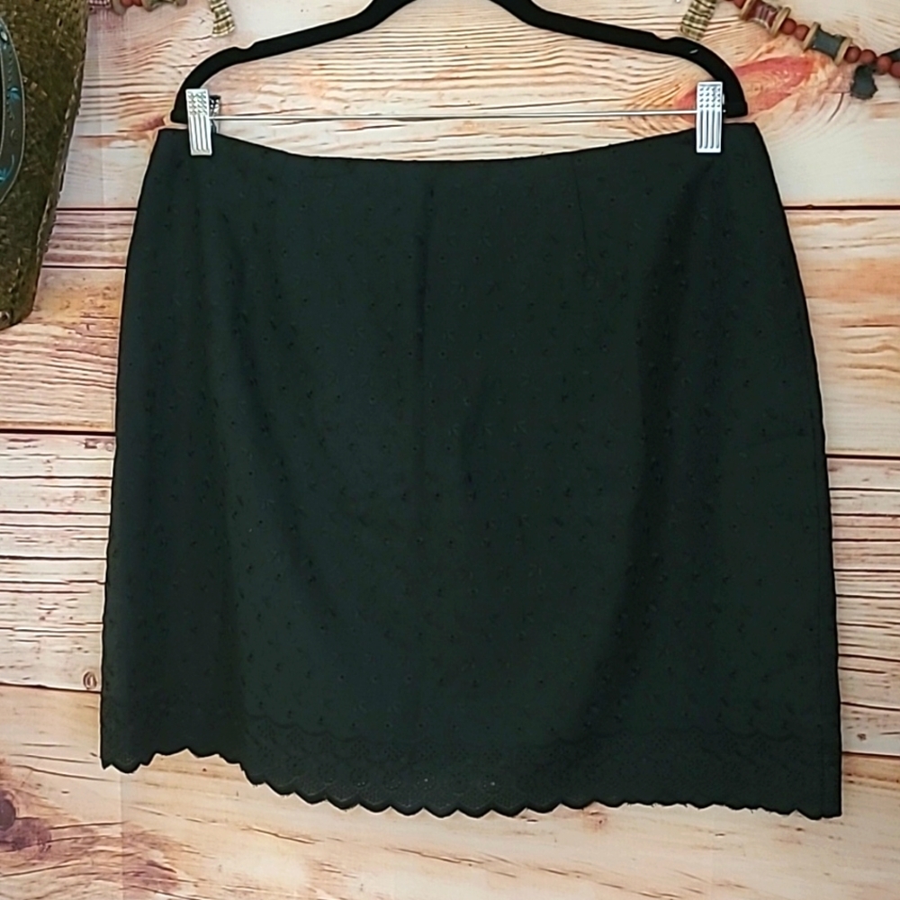 "TOWER HILL SPORT" BEAUTIFULL  PRELOVED BLACK EYELET MINI SKIRT!!🖤 SZ 20